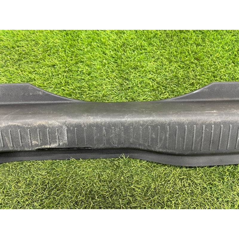 Накладка замка крышки багажника (салон) Renault Scenic III 2011 1.6 R9M 849210002R