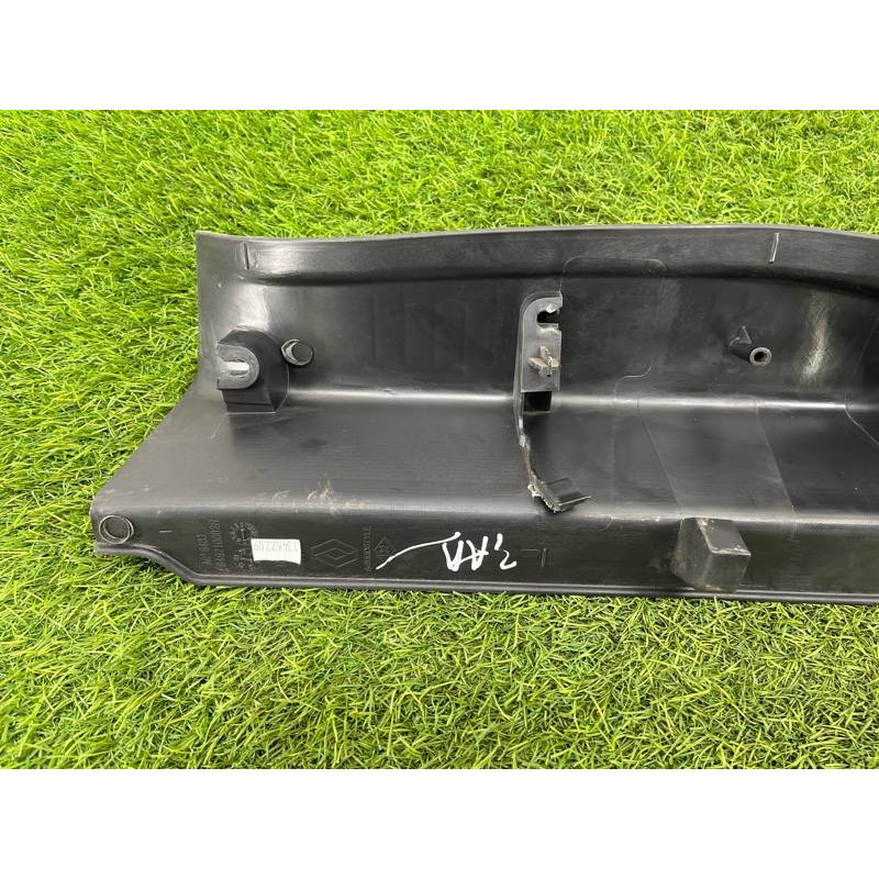 Накладка замка крышки багажника (салон) Renault Scenic III 2011 1.6 R9M 849210002R