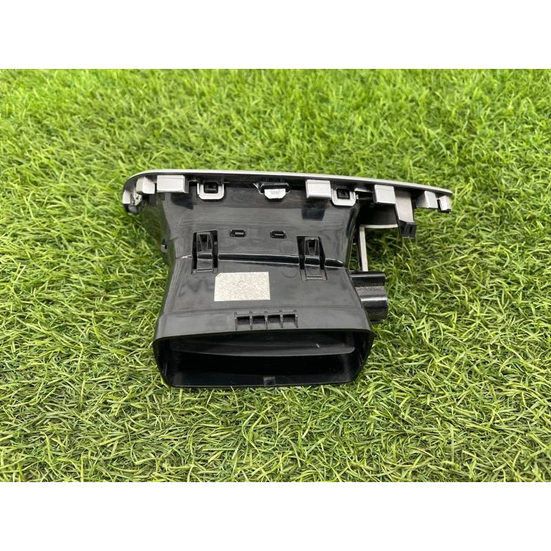 Дефлектор воздуховода (салон) Renault Scenic III 2011 1.6 R9M 687613350R