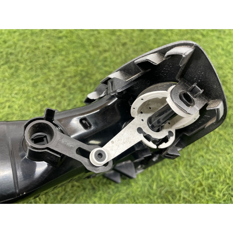 Дефлектор воздуховода (салон) Renault Scenic III 2011 1.6 R9M 687613350R