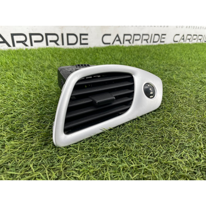 Дефлектор воздуховода (салон) Renault Scenic III 2011 1.6 R9M 687607083R