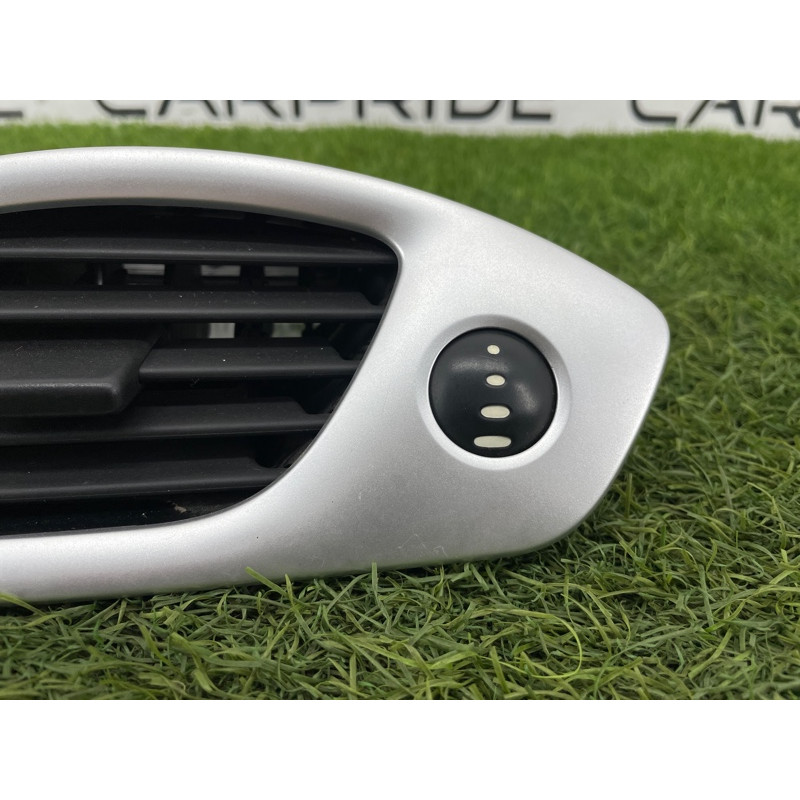 Дефлектор воздуховода (салон) Renault Scenic III 2011 1.6 R9M 687607083R