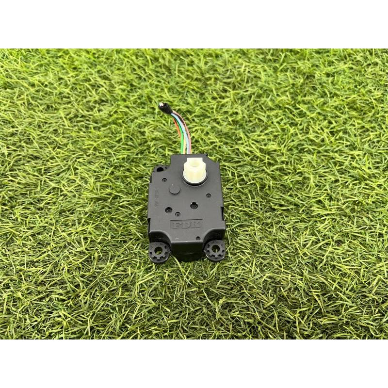 Привод заслонки отопителя (отопление и кондиционирование) Renault Scenic III 2011 1.6 R9M N105212V