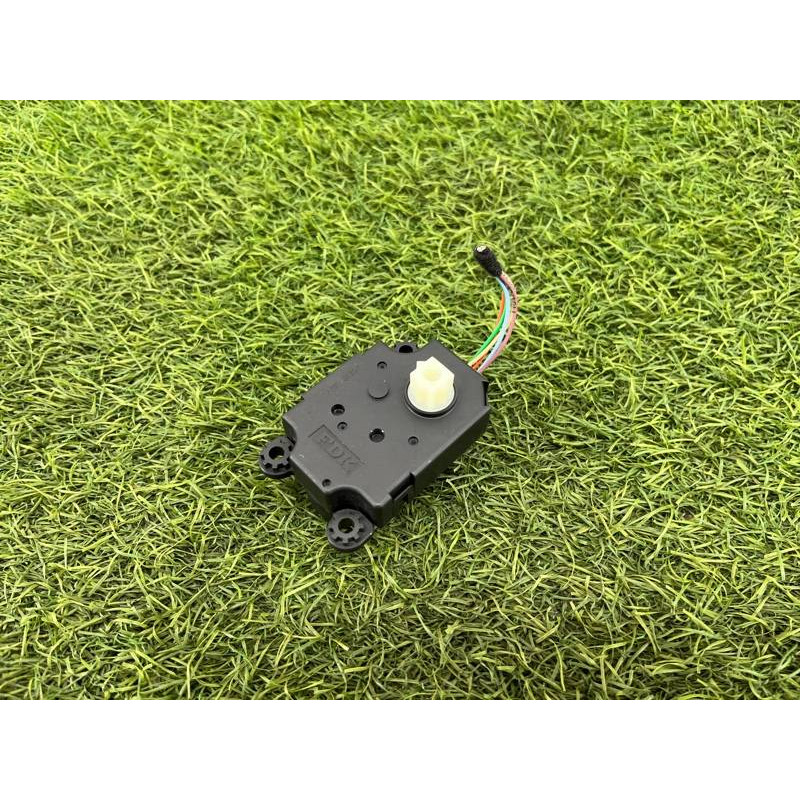 Привод заслонки отопителя (отопление и кондиционирование) Renault Scenic III 2011 1.6 R9M N105212V