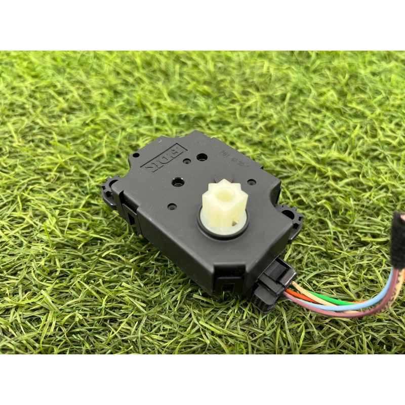 Привод заслонки отопителя (отопление и кондиционирование) Renault Scenic III 2011 1.6 R9M N105212V