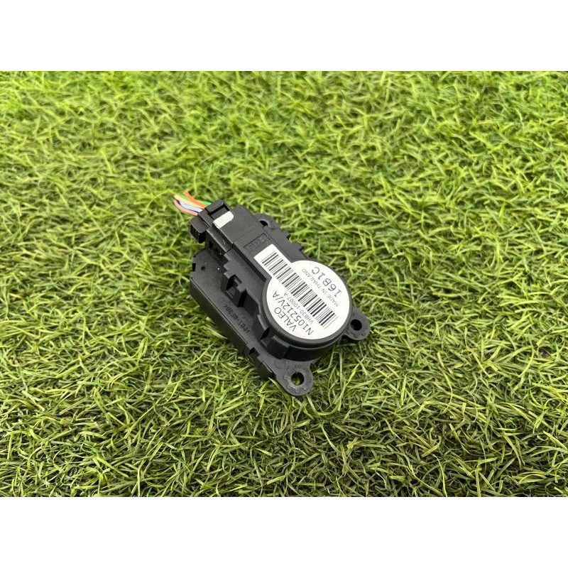 Привод заслонки отопителя (отопление и кондиционирование) Renault Scenic III 2011 1.6 R9M N105212V