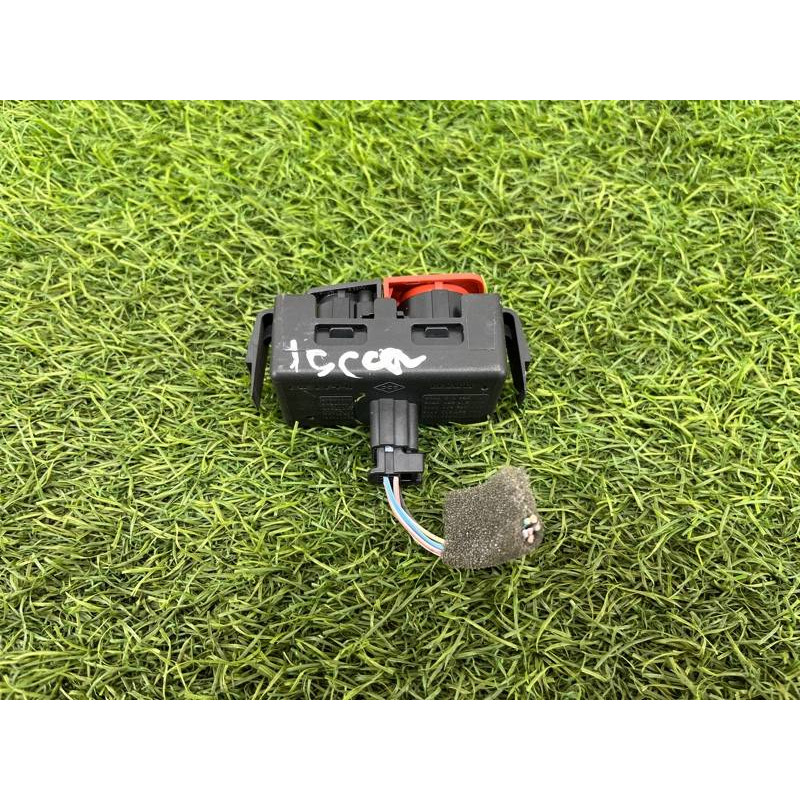 Кнопка аварийной сигнализации (электрика / кнопки) Renault Scenic III 2011 1.6 R9M 252100502R