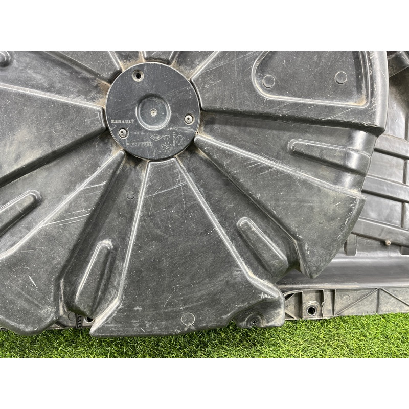 Лоток для запасного колеса (салон) Renault Scenic III 2011 1.6 R9M 8200890248