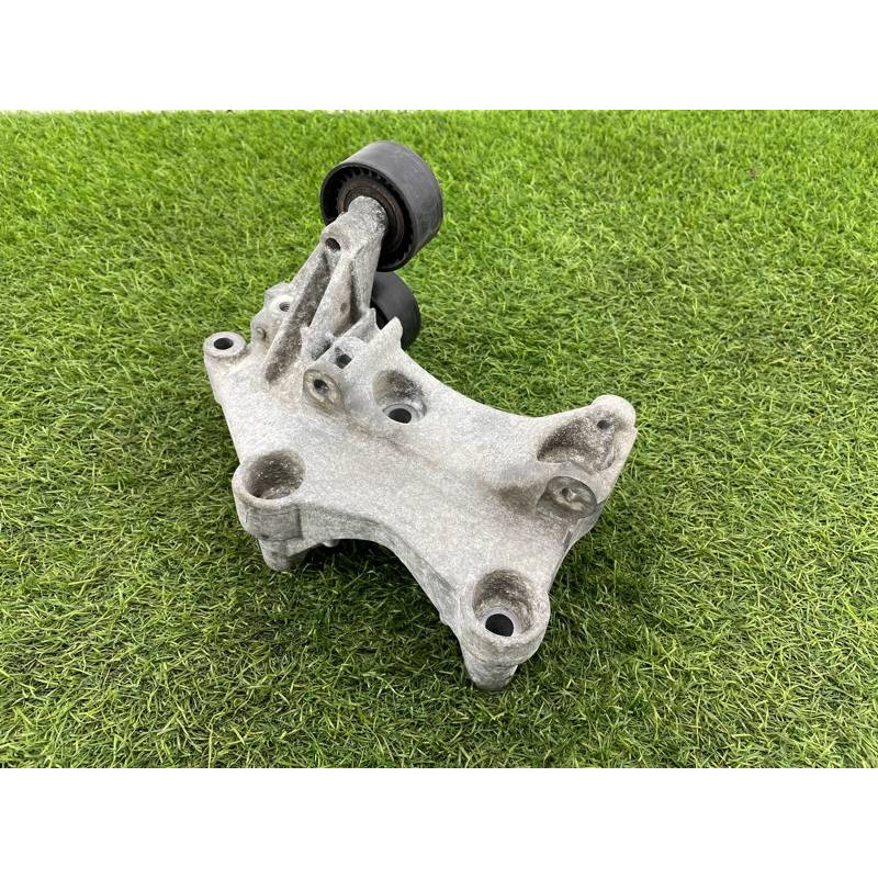 Кронштейн генератора (кронштейны двигателя) Renault Scenic III 2011 1.6 R9M 117105124R