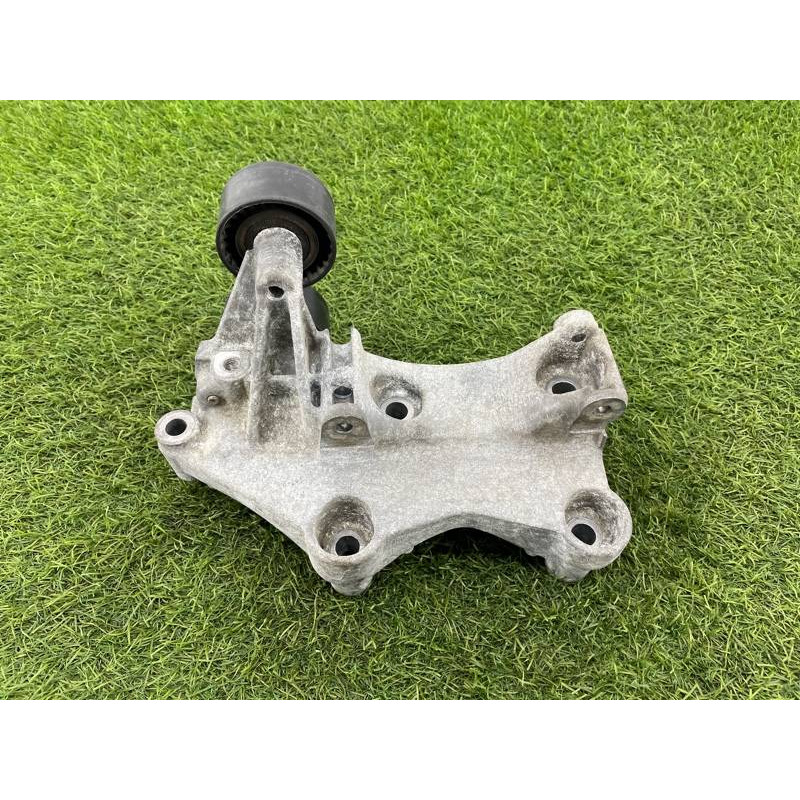 Кронштейн генератора (кронштейны двигателя) Renault Scenic III 2011 1.6 R9M 117105124R