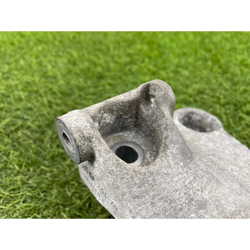 Кронштейн генератора (кронштейны двигателя) Renault Scenic III 2011 1.6 R9M 117105124R