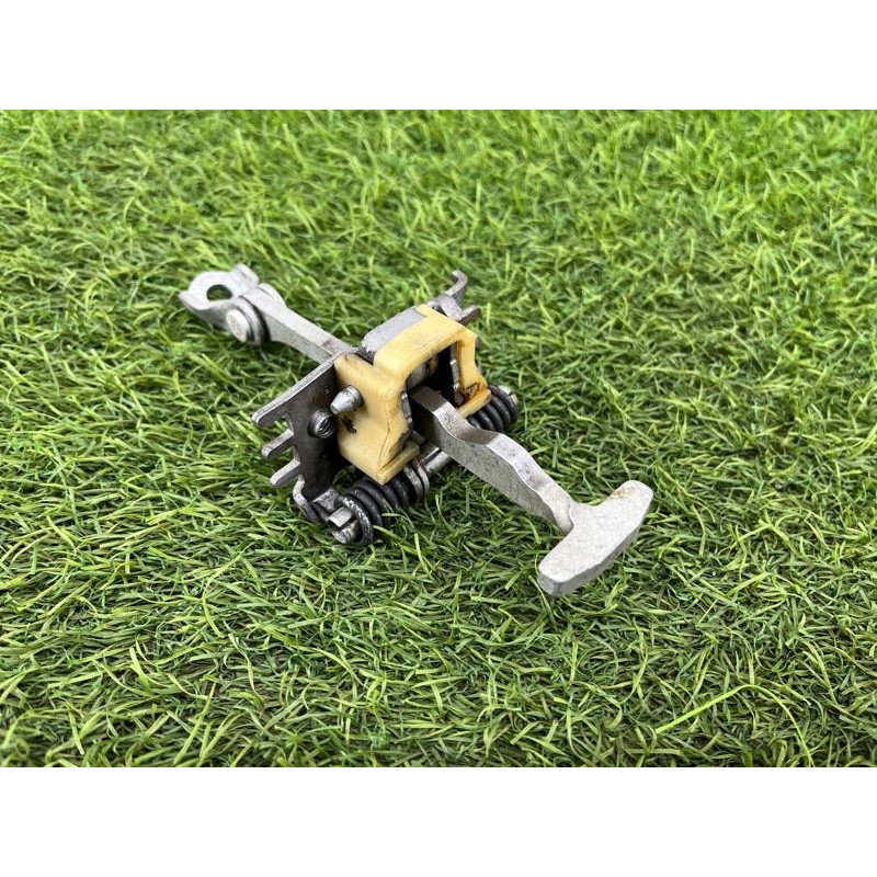 Ограничитель двери (кузов и элементы) Renault Scenic III 2011 1.6 R9M 824309533R