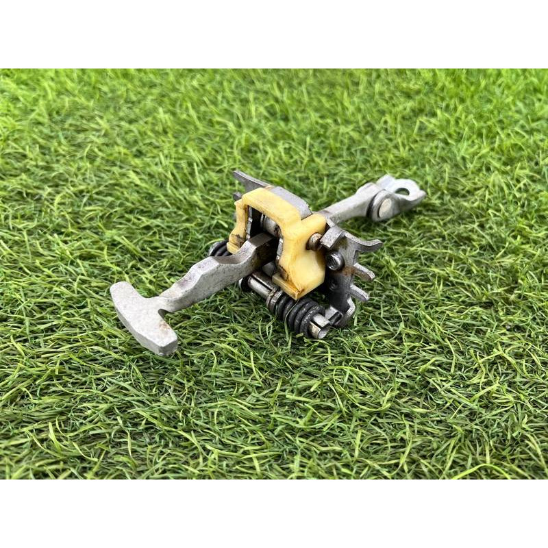 Ограничитель двери (кузов и элементы) Renault Scenic III 2011 1.6 R9M 824309533R