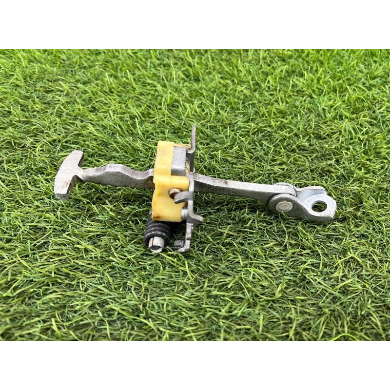 Ограничитель двери (кузов и элементы) Renault Scenic III 2011 1.6 R9M 824309533R