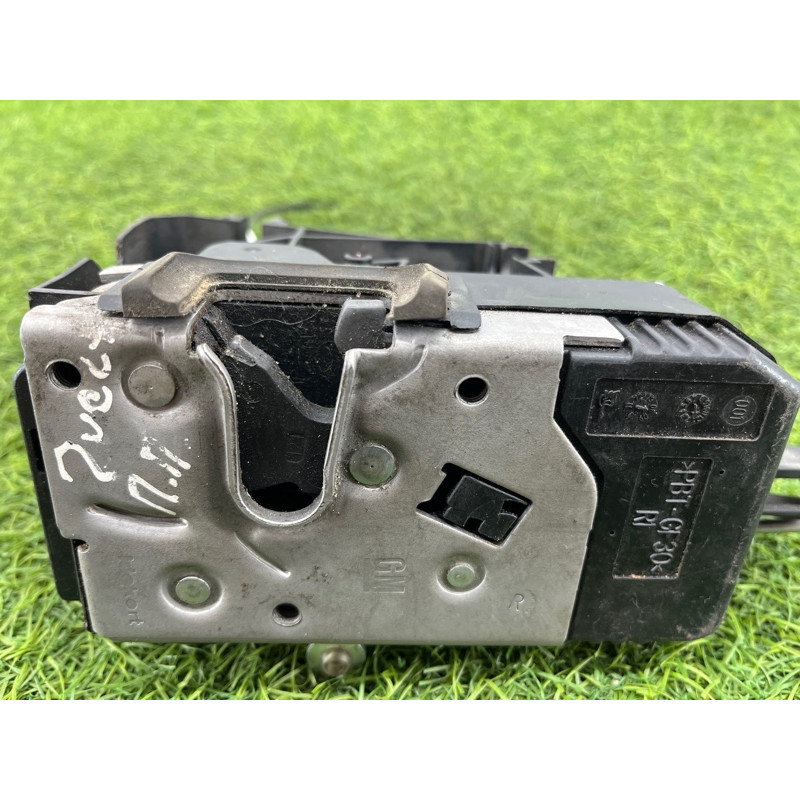 Замок двери (кузов и элементы) Opel Vectra C 2.2 Z22YH 13210769