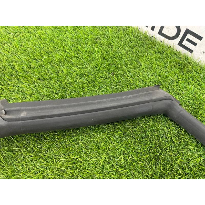 Уплотнитель проема двери (кузов и элементы) Audi A5 F5 2019 2.0 TFSI 8W8833708