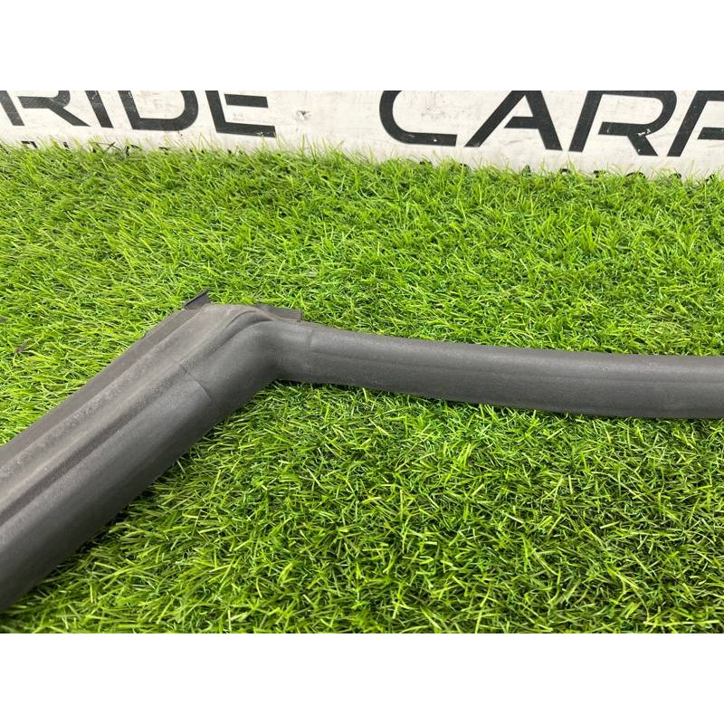 Уплотнитель проема двери (кузов и элементы) Audi A5 F5 2019 2.0 TFSI 8W8833708