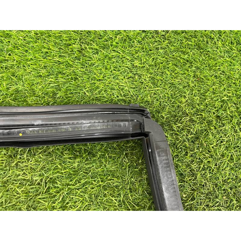 Уплотнитель проема двери (кузов и элементы) Audi A5 F5 2019 2.0 TFSI 8W8833708