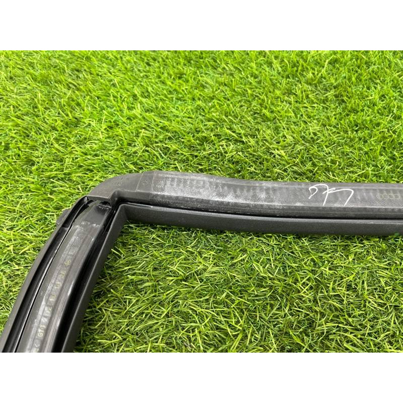 Уплотнитель проема двери (кузов и элементы) Audi A5 F5 2019 2.0 TFSI 8W8833708