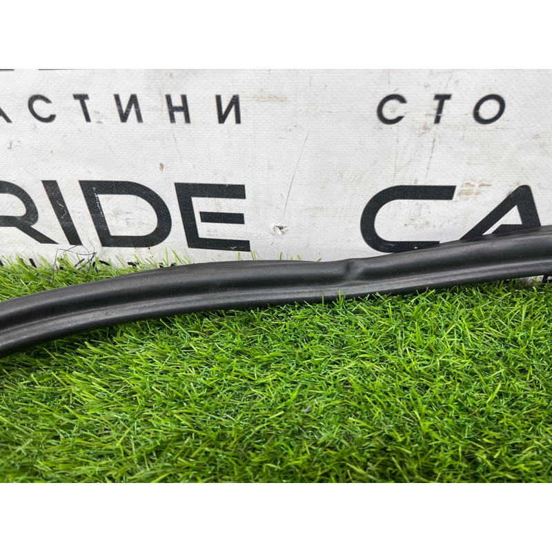 Уплотнитель проема двери (кузов и элементы) AUDI A8 D4 2011 4,2 4H0831721G