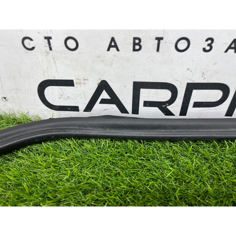 Уплотнитель проема двери (кузов и элементы) AUDI A8 D4 2011 4,2 4H0831721G