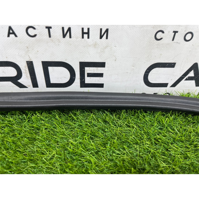 Уплотнитель проема двери (кузов и элементы) AUDI A8 D4 2011 4,2 4H0831721G