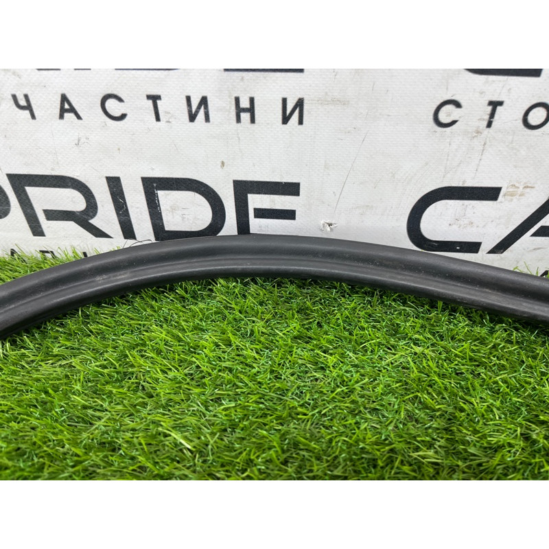 Уплотнитель проема двери (кузов и элементы) AUDI A8 D4 2011 4,2 4H0831721G