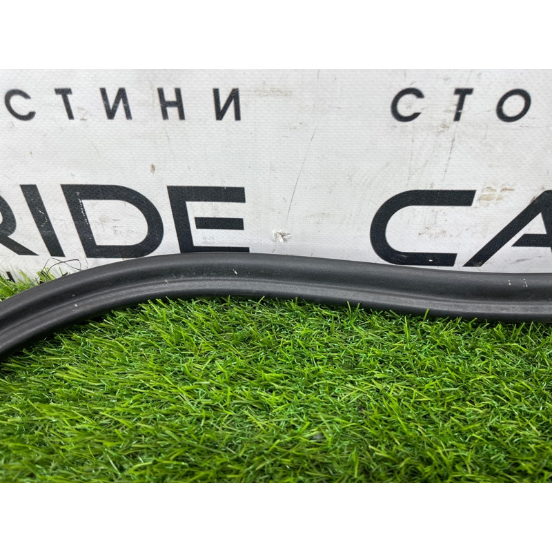 Уплотнитель проема двери (кузов и элементы) AUDI A8 D4 2011 4,2 4H0831721G