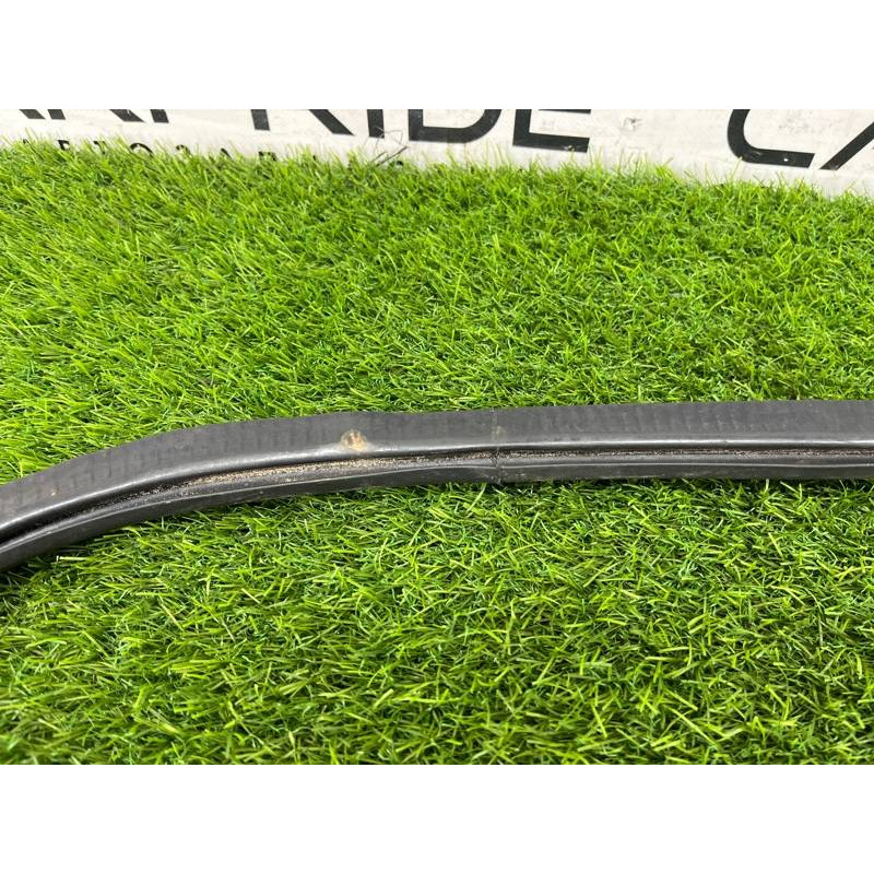 Уплотнитель проема двери (кузов и элементы) AUDI A8 D4 2011 4,2 4H0831721G