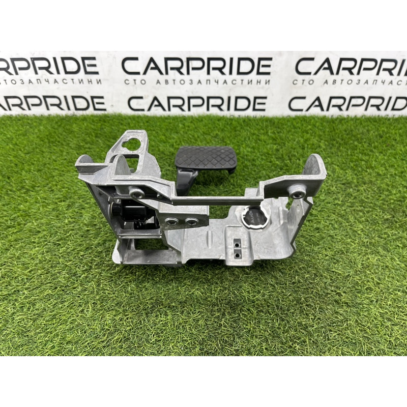 Педаль тормоза с кронштейном (тормозная система) Audi Q5 8R 2012 3.2 CALB 8K1721117