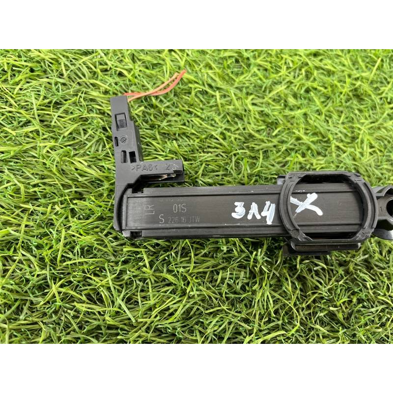 Амортизатор бардачка (салон) AUDI A4 B9 2017 2.0L 8W1880324