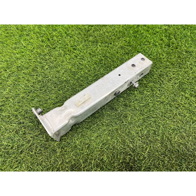 Кронштейн усилителя бампера (стекла и зеркала) AUDI A8 D4 2011 4,2 4H0806063E