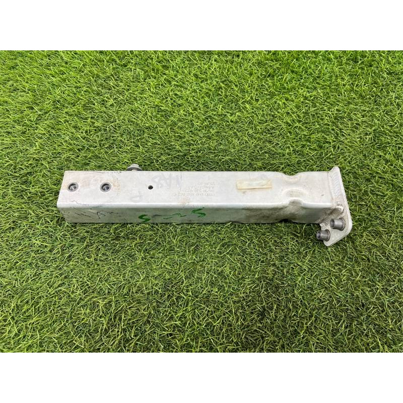 Кронштейн усилителя бампера (стекла и зеркала) AUDI A8 D4 2011 4,2 4H0806063E