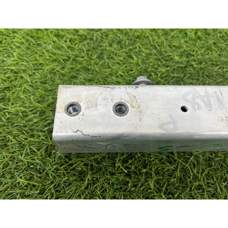 Кронштейн усилителя бампера (стекла и зеркала) AUDI A8 D4 2011 4,2 4H0806063E