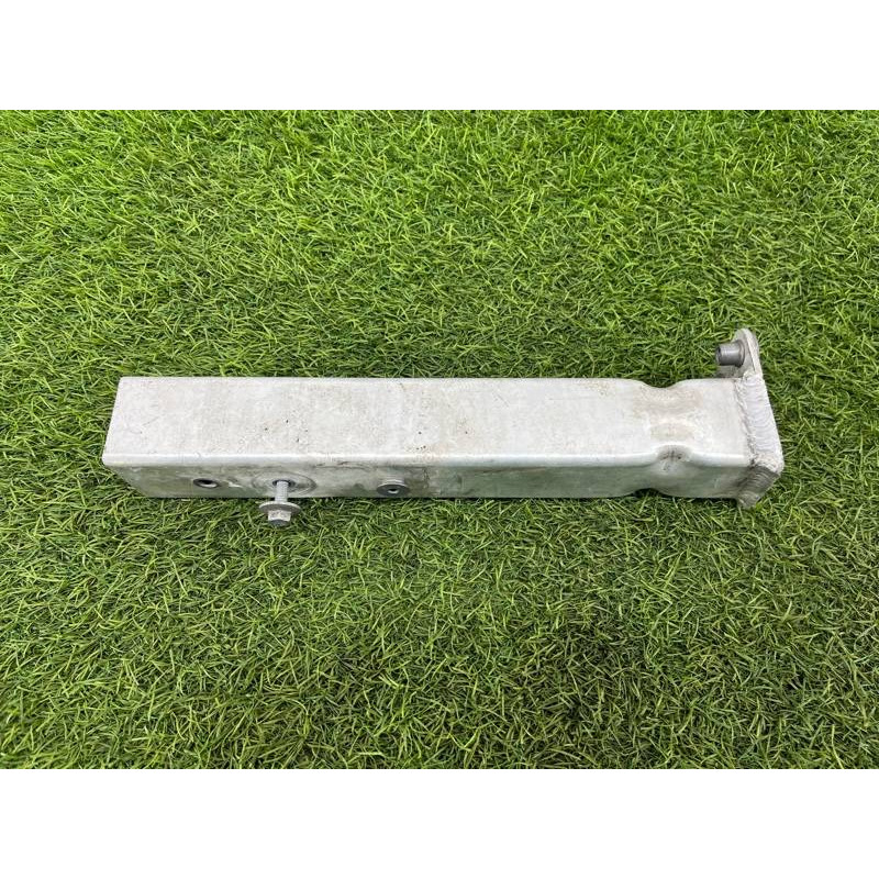 Кронштейн усилителя бампера (стекла и зеркала) AUDI A8 D4 2011 4,2 4H0806063E