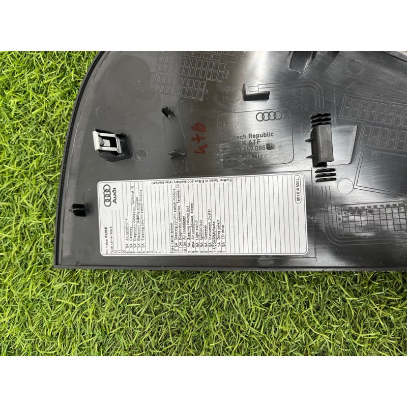 Накладка торпеды боковая (салон) Audi Q5 8R 2012 3.2 CALB 8R0857086B4PK