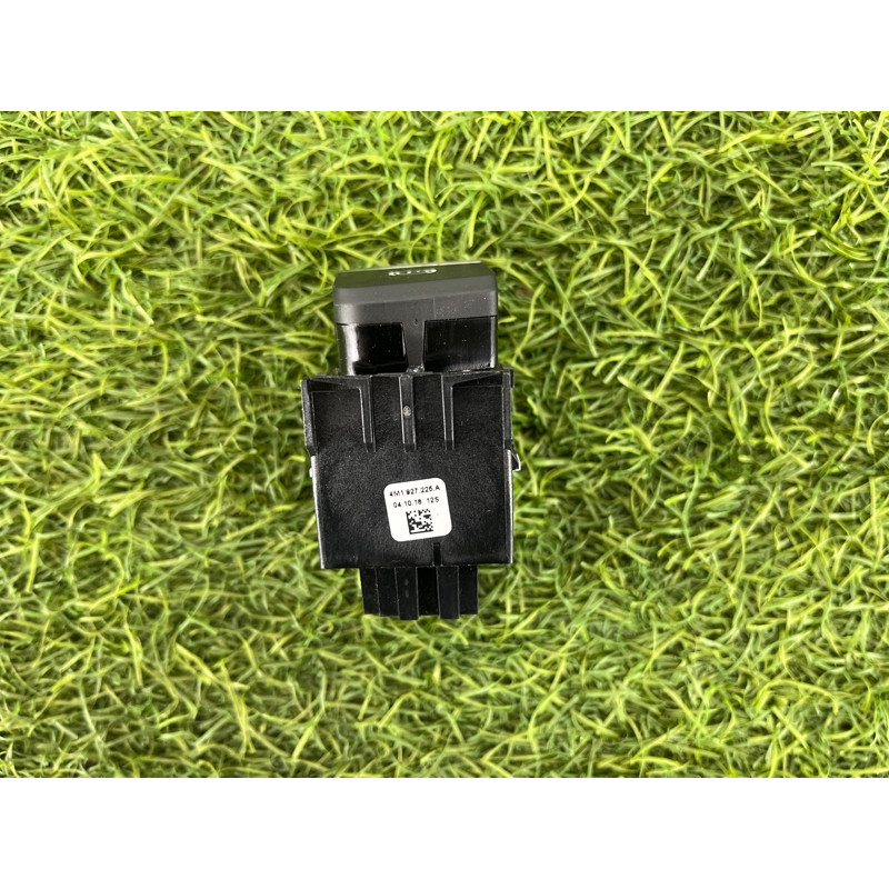 Кнопка стояночного тормоза (электрика / кнопки) Audi A5 F5 2019 2.0 TFSI 4M1927225A