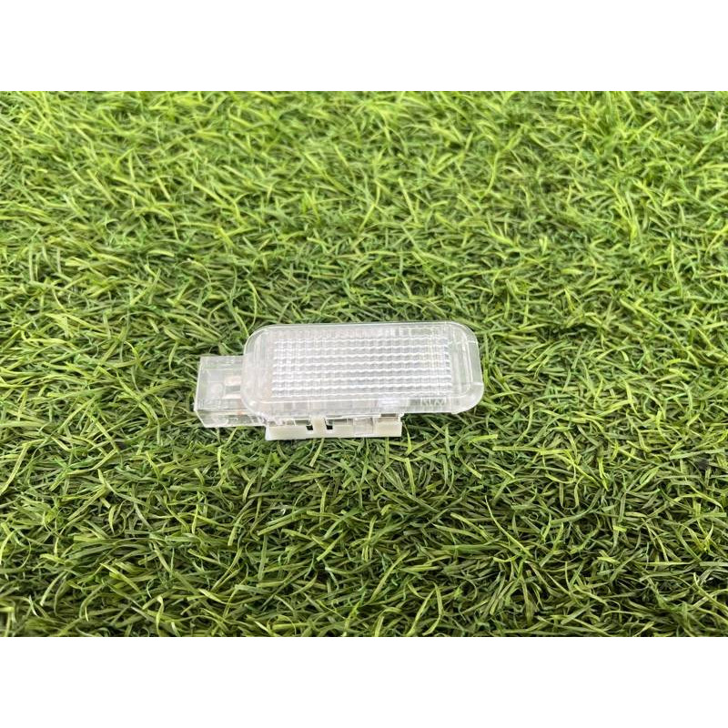 Плафон подсветки бардачка (электрика) Audi Q5 8R 2012 3.2 CALB 8D0947415