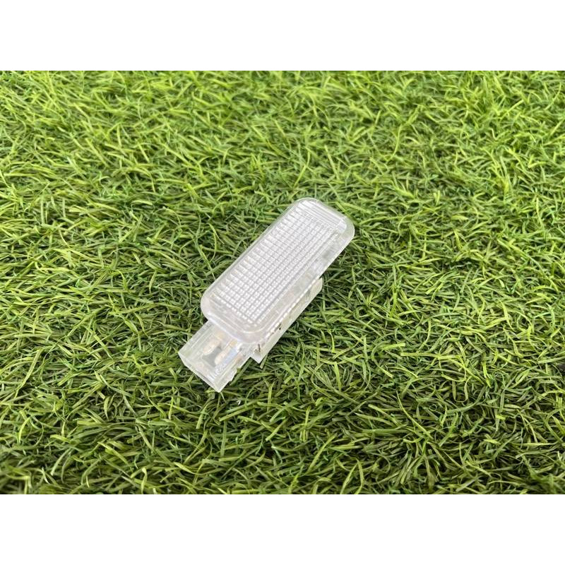 Плафон подсветки бардачка (электрика) Audi Q5 8R 2012 3.2 CALB 8D0947415