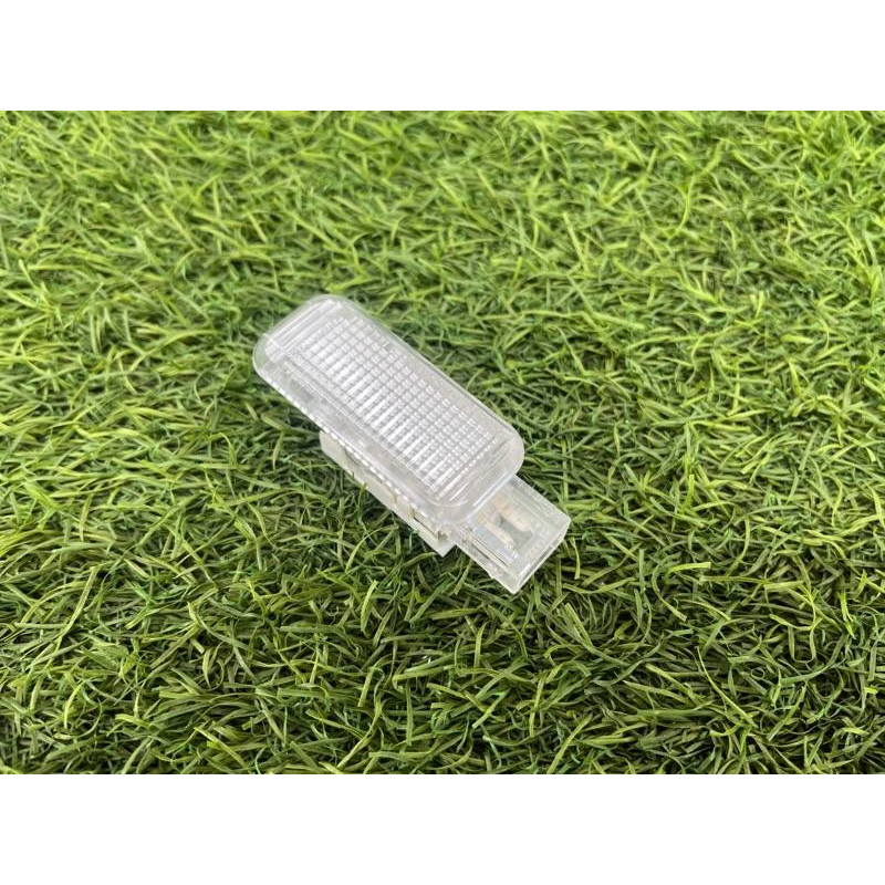 Плафон подсветки бардачка (электрика) Audi Q5 8R 2012 3.2 CALB 8D0947415