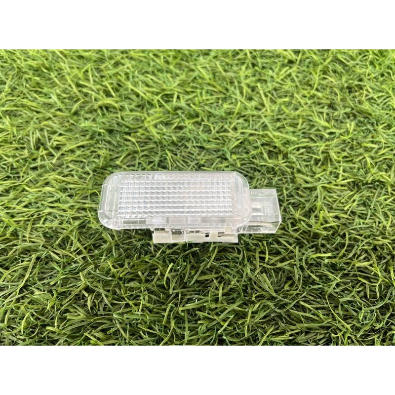 Плафон подсветки бардачка (электрика) Audi Q5 8R 2012 3.2 CALB 8D0947415