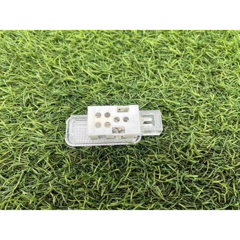 Плафон подсветки бардачка (электрика) Audi Q5 8R 2012 3.2 CALB 8D0947415