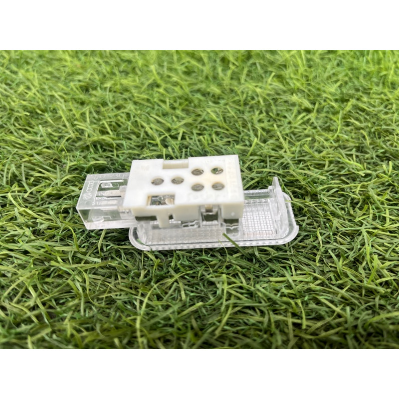 Плафон подсветки бардачка (электрика) Audi Q5 8R 2012 3.2 CALB 8D0947415