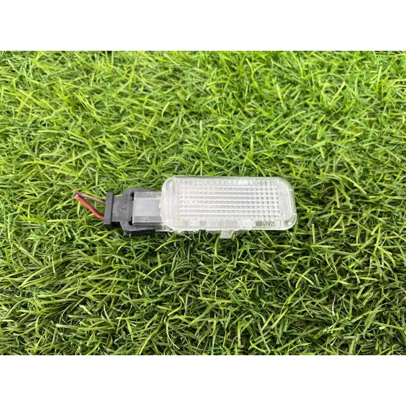 Плафон подсветки бардачка (электрика) AUDI A8 D4 2011 4,2 4B0947415