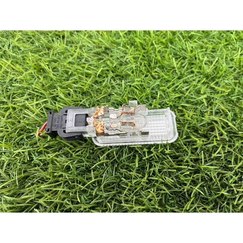 Плафон подсветки бардачка (электрика) AUDI A8 D4 2011 4,2 4B0947415