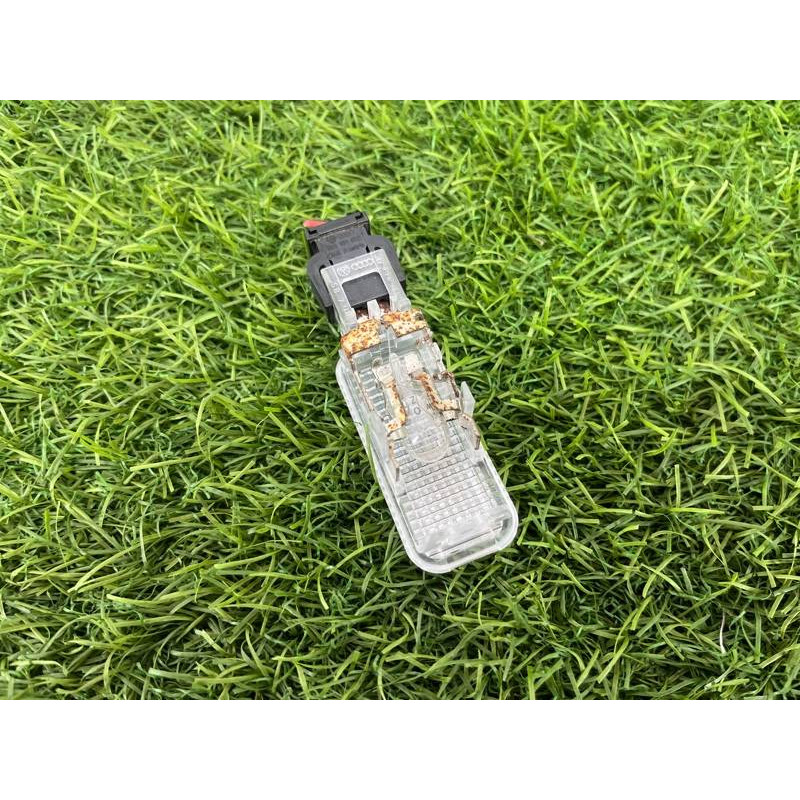 Плафон подсветки бардачка (электрика) AUDI A8 D4 2011 4,2 4B0947415