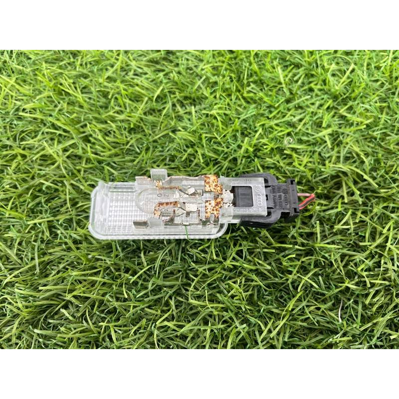 Плафон подсветки бардачка (электрика) AUDI A8 D4 2011 4,2 4B0947415