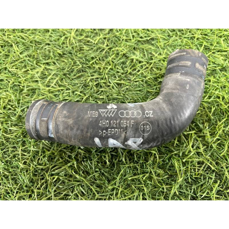 Патрубок (система охлаждения) AUDI A8 D4 2011 4,2 4H0121054F