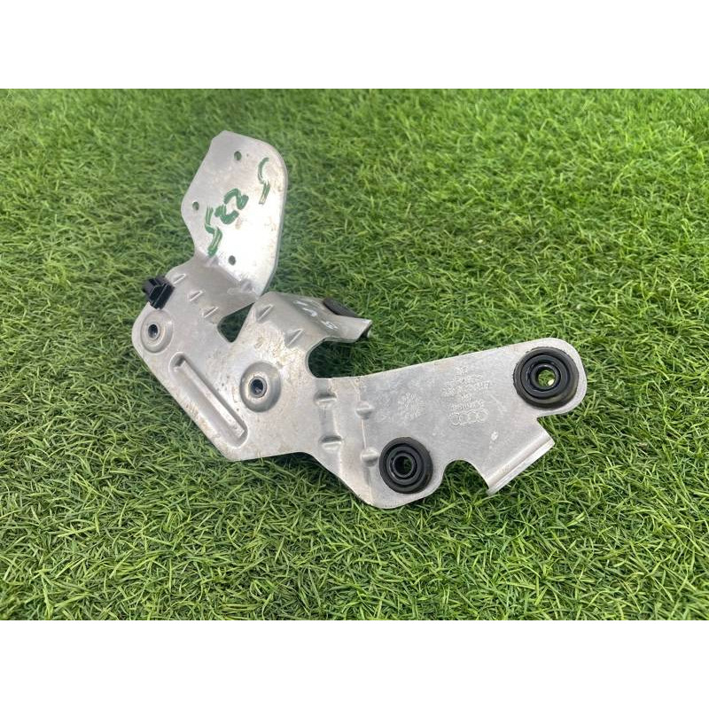 Кронштейн дополнительного насоса ОЖ (кронштейны двигателя) AUDI A8 D4 2011 4,2 4H1820195