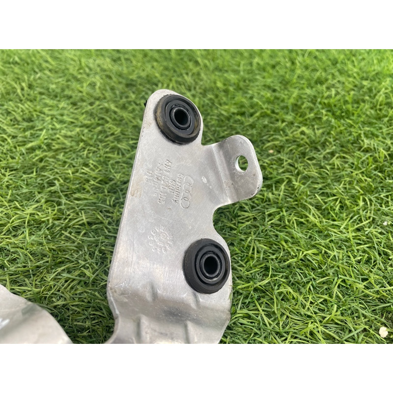 Кронштейн дополнительного насоса ОЖ (кронштейны двигателя) AUDI A8 D4 2011 4,2 4H1820195